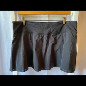 Size 12 NWT lululemon black smooth stride skirt